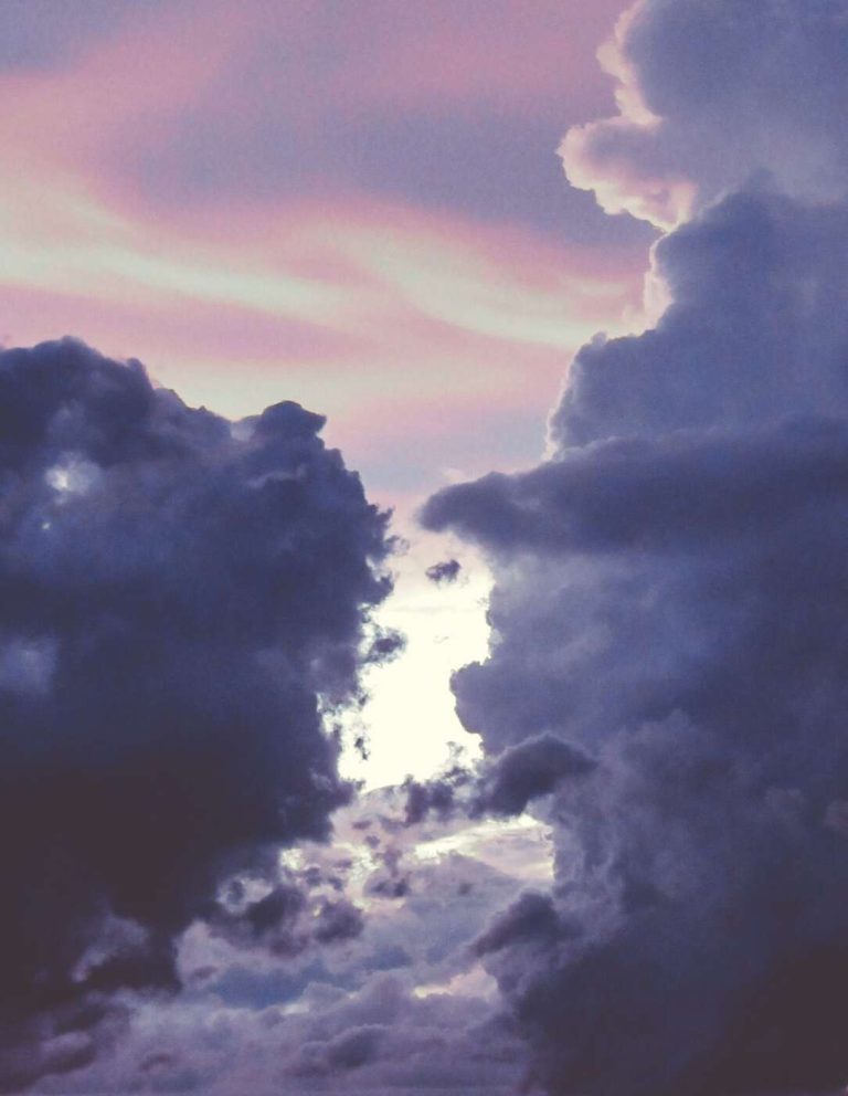 A photograph of clouds by Vinicius Henrique